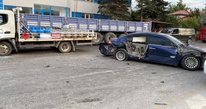 Bolu’da facianın eşiğinden dönüldü: Tüp yüklü kamyon kazaya karıştı