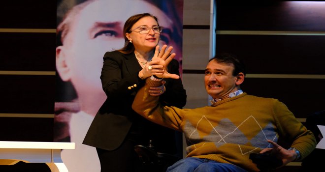 Bolu’da, geçtiğimiz günlerde “Dokunma Hassasiyeti Olan Özel gereksinimli Bireylerle İletişim” başlıklı anlamlı bir söyleşi gerçekleştirildi..