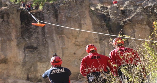 Bolu’da gerçeği aratmayan tatbikat: Zorlu arazide 8 kişi kurtarıldı