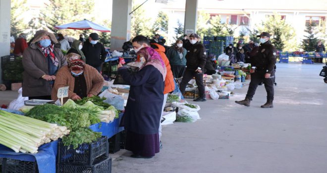 Bolu'da hafta sonu yasakları semt pazarlarının gününü değiştirdi