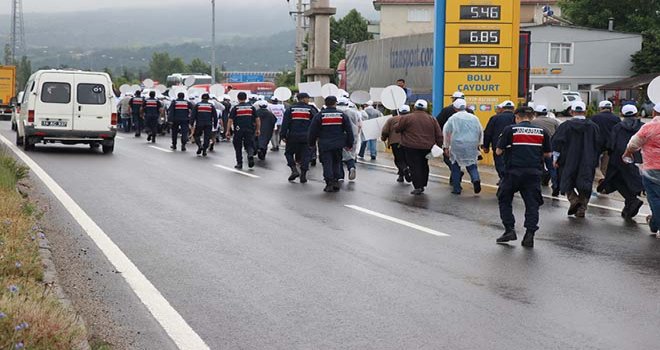 Bolu’da, Hak-İş’in dün başlattığı Emek ve Adalet Yürüyüşü 2’inci günde devam ediyor