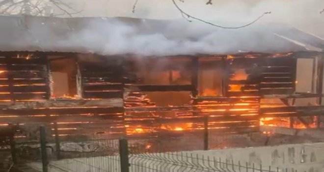 Bolu’da iki baraka alevlere teslim oldu....