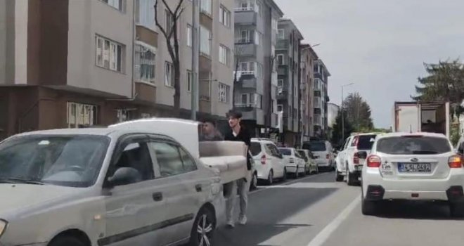 Bolu’da ilginç koltuk taşıma yöntemi.....