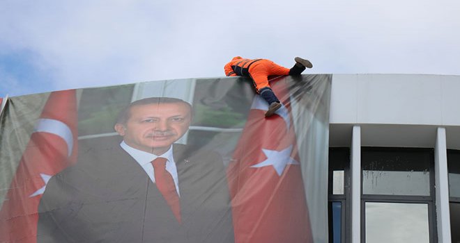 Bolu’da, işten çıkarılan belediye işçisi intihar girişiminde bulundu