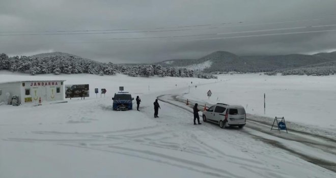 Bolu'da jandarma ekipleri turizm bölgesinde denetimlerini sürdürüyor....