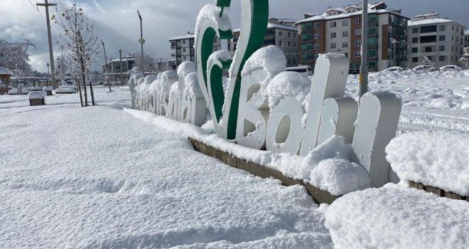 Bolu'da kar kalınlığı 30 santimetreye ulaştı......