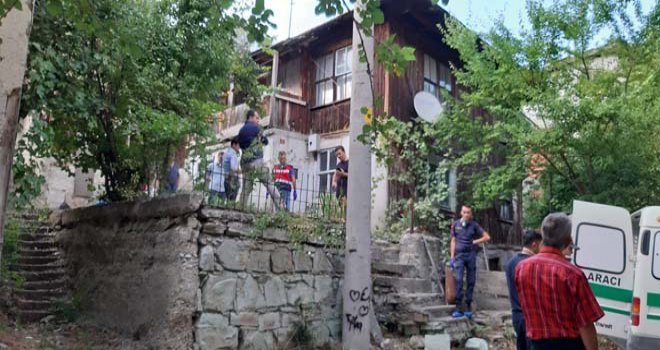Bolu’da kötü kokuların geldiği evde yaşlı adamın cesedi bulundu