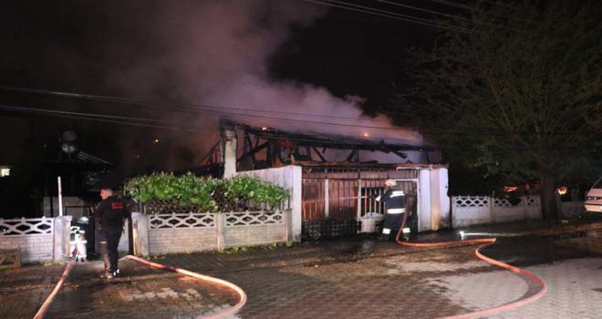 Bolu'da kullanılmayan ev ve iş yeri alev alev yandı 