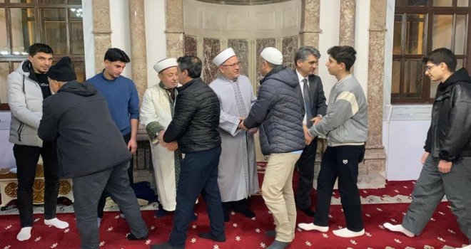 Bolu'da Miraç Kandili'nde vatandaşlar camilere akın etti