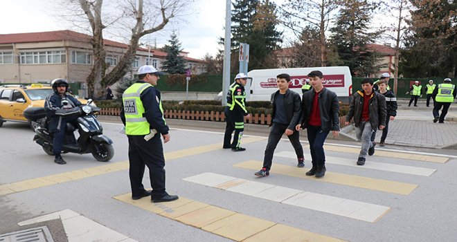 Bolu’da, ‘Öncelik hayatın, öncelik yayanın’ etkinliği yapıldı
