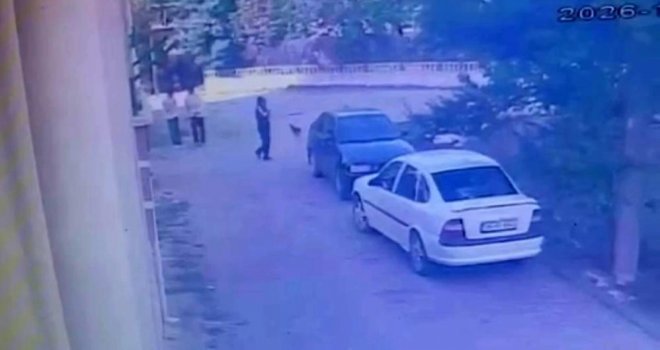 Bolu'da park halindeki otomobilden saat çaldı