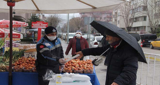 Bolu’da, pazar girişi yerlerine kontrol noktası kuruldu