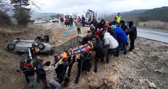 Bolu'da şarampole uçan otomobil ters döndü: 2’si ağır 3 yaralı