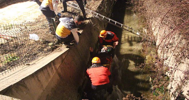 Bolu’da, sulama kanalına düşen yaşlı adamı itfaiye kurtardı