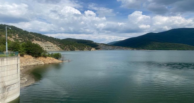 Bolu’da tam kapasiteye ulaşan barajda kontrollü su tahliyesi