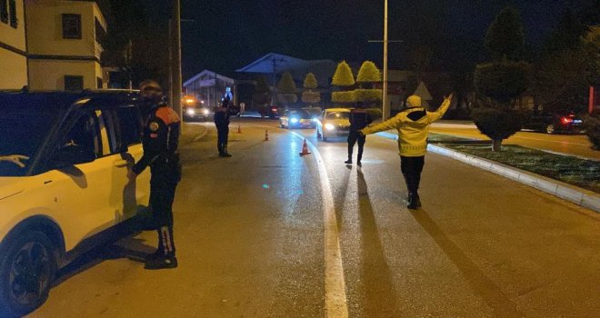 Bolu'da trafik denetimi: Çok sayıda araç kontrol edildi....