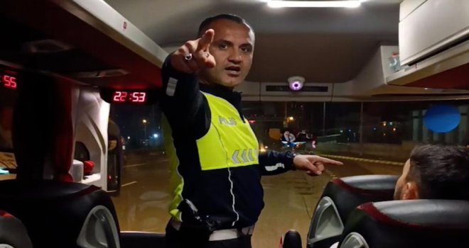 Bolu'da trafik komiserinden yolculara hayati uyarı..