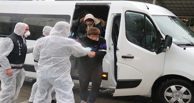 Bolu’da, Türkiye Cumhuriyeti’ne küfür eden karantinadaki 3 öğrenci gözaltına alındı