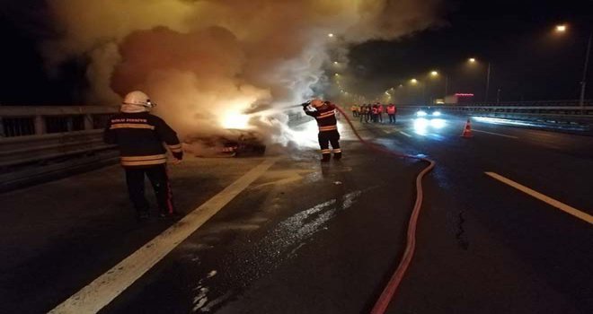 Bolu’da, yanan araç küle döndü....