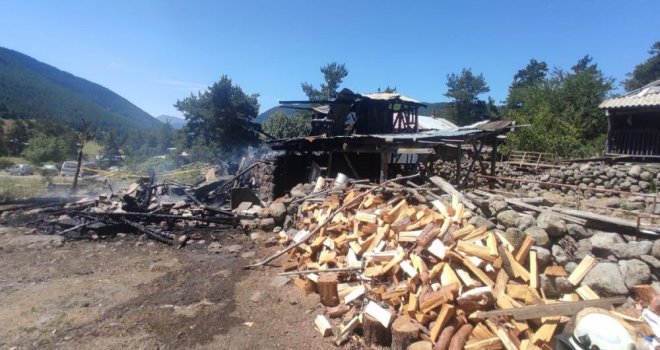 Bolu'da yangın: Ev ve müştemilat küle döndü....
