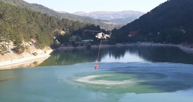 Bolu'daki orman yangınına havadan müdahale yeniden başladı....