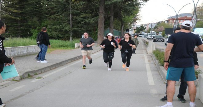 'Bolu'nun babası' İzzet Baysal anısına düzenlenen 'Şükran Günleri' koşuyla başladı