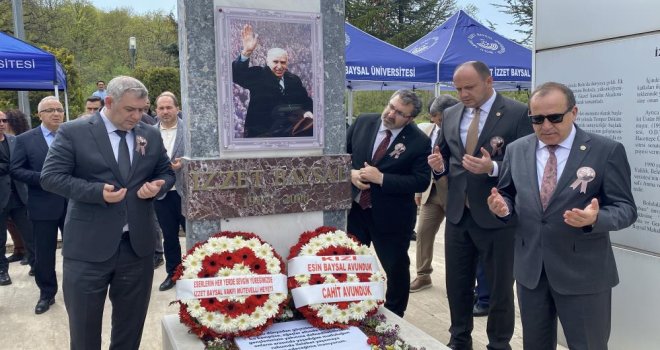 'Bolu’nun Babası’ İzzet Baysal mezarı başında dualarla anıldı