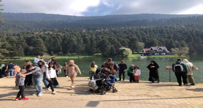 Bolu'nun gözde turizm merkezlerinde bayram yoğunluğu........