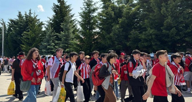 Boluspor taraftarı, 33 yıllık Süper Lig hasreti için 30 otobüsle yola çıktı