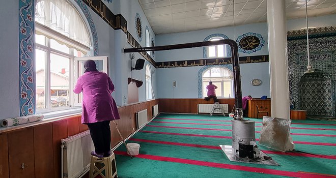 Cami temizlikleri köy camileri ile devam ediyor....