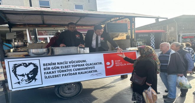 CHP’li başkanlar Atatürk için lokma dağıttı