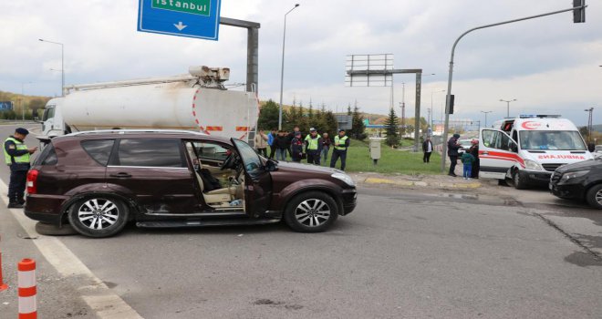 Ciple otomobil kavşakta çarpıştı: 2 yaralı............