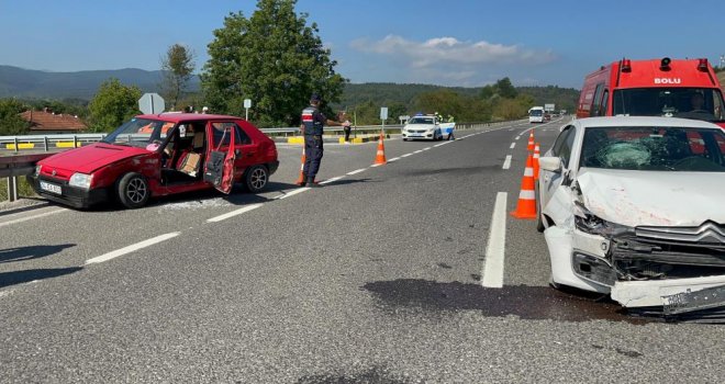 D-100'de iki otomobil çarpıştı: 1 yaralı......