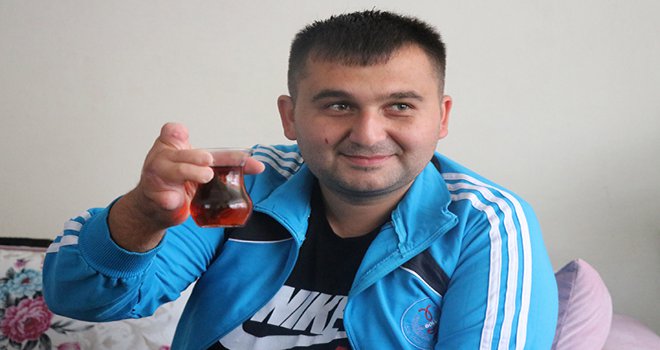 El parmaklarını kaybeden genç, parmak nakliyle hayata yeniden tutundu