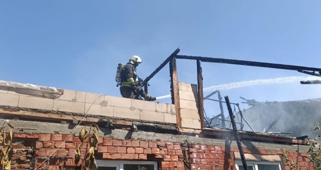 Eşi ve kayınvalidesi ile tartışan kadın evi ateşe verdi..