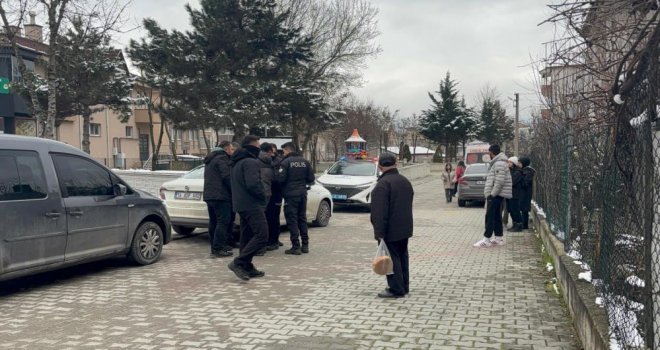 Eski sevgilisini bıçakla kafasından yaraladı...