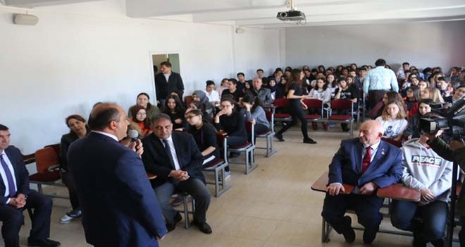 FATİH METİN ÖĞRENCİLERİN İSTEĞİNİ GERİ ÇEVİRMEDİ
