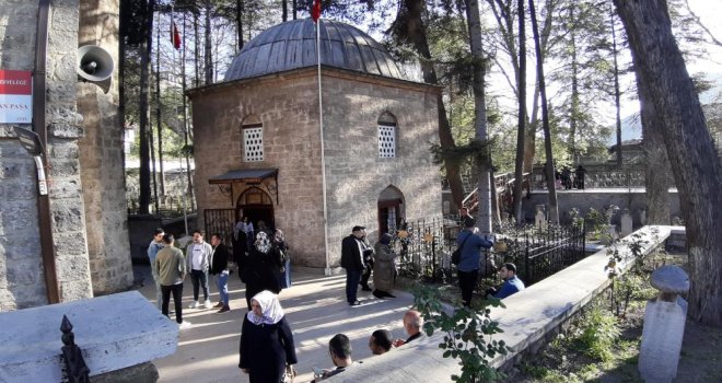 Fatih Sultan Mehmed'in hocası Akşemseddin Hazretleri'nin türbesine yoğun ilgi