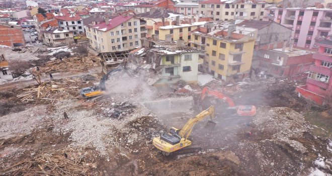 Fay hattı üzerinde bulunan 700’ün üzerinde bina yıkılıyor