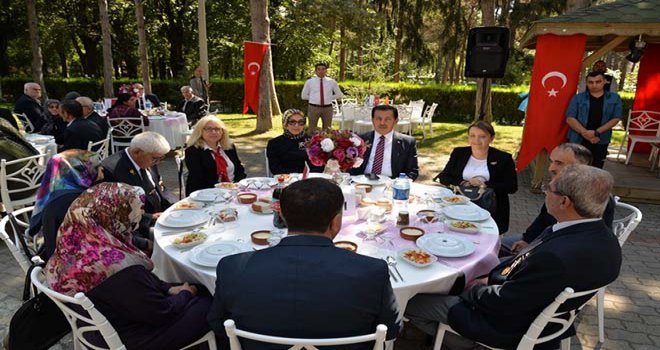 Gaziler Ve Şehit Yakınları Onuruna Yemek Programı Düzenlendi