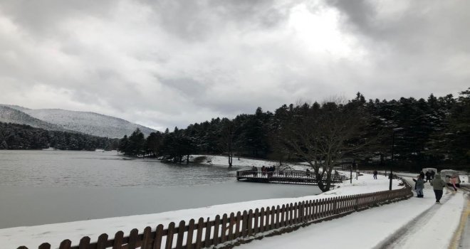 Gölcük Tabiat Parkı buz tuttu....