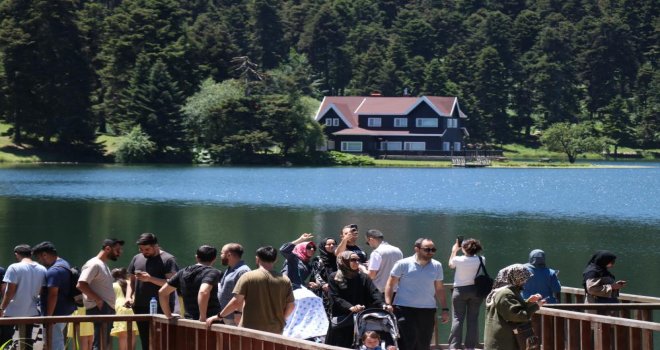 Gölcük Tabiat Parkı, tatilcilerin akınına uğradı......