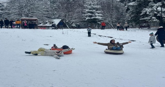 Gölcük Tabiat Parkı’nda hafta sonu tatilinin tadını böyle çıkarttılar..
