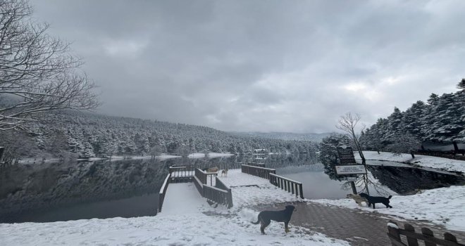 Gölcük Tabiat Parkı'nda kar kalınlığı 10 santimetreye ulaştı