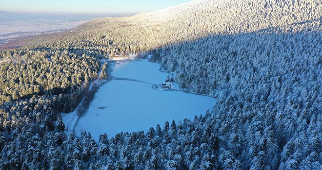 Gölcük Tabiat Parkı’nın havadan görüntüsü eşsiz manzarayı ortaya çıkardı