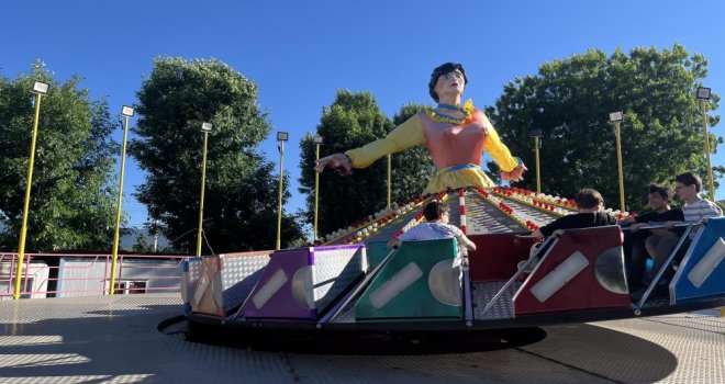 Günlerdir lunaparkı izleyen otizmli çocuğa çalışanlardan özel tur