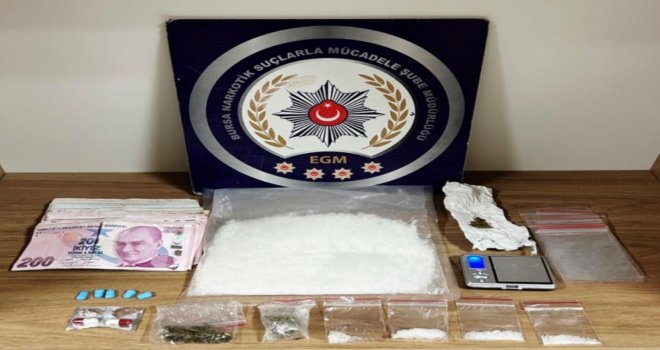 İçişleri Bakanı Yerlikaya: ‘16 ilde düzenlenen uyuşturucu operasyonlarında 99 zehir taciri yakalandı’