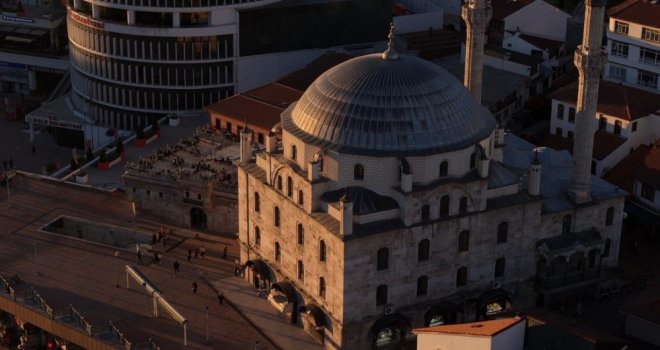 İhtişamıyla göz kamaştıran tarihi caminin en büyük özelliği: Denge sütunları