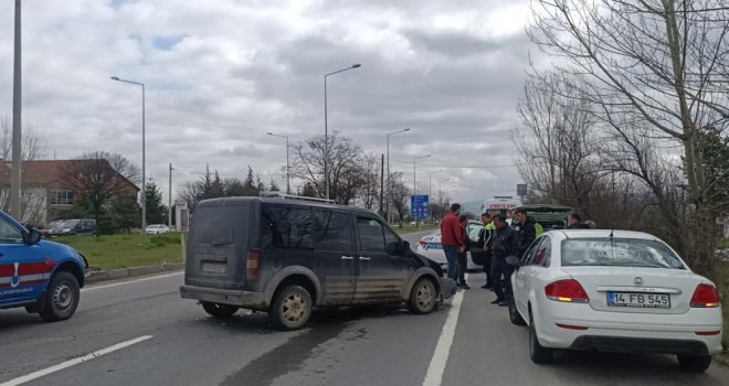 İki hafif ticari araç çarpıştı: 1 yaralı