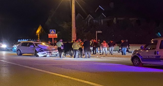 İki otomobil çarpıştı: 1 yaralı.......